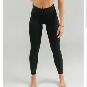 Ziya Lite and tight 7/8 pocket leggings